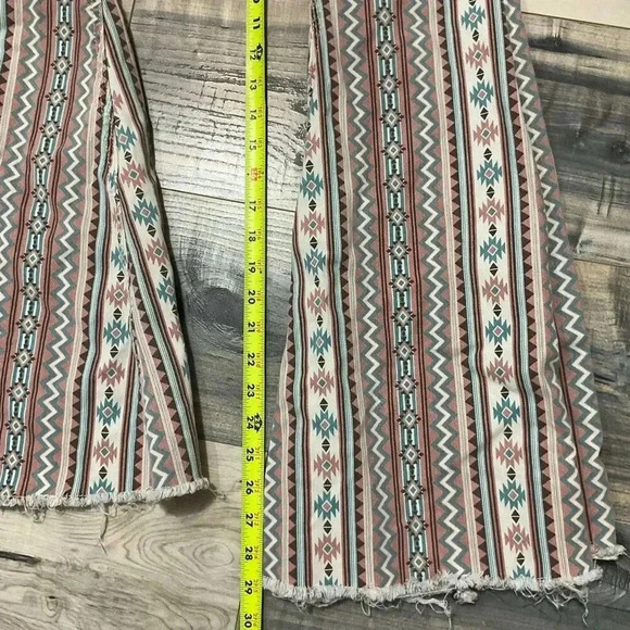 Rock & Roll Cowgirl Denim Ladies Button Bargain Bell Aztec Jeans size 30X32 - Picture 10 of 10